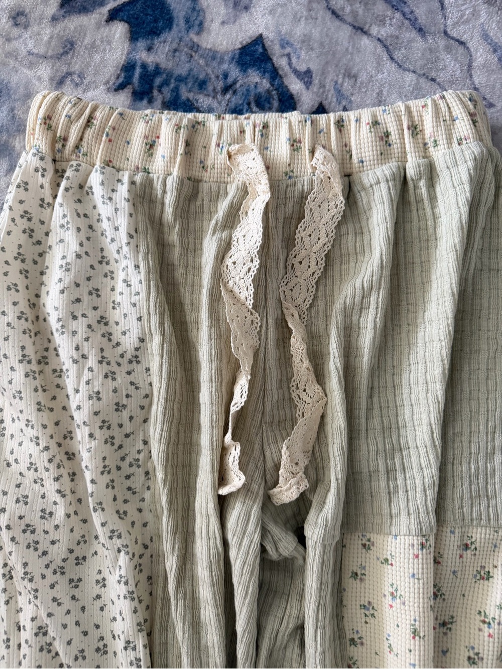 POL Relaxed Wide-Leg Patchwork Pants in Sage Green - Picture 7 of 8